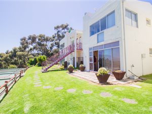 2 Bed Apartment in Mountainside