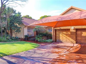 4 Bed House in Van Riebeeck Park