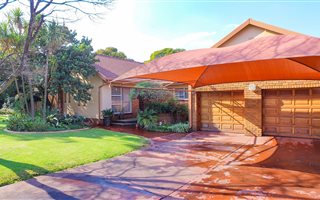 4 Bedroom House in Van Riebeeck Park