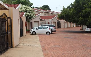3 Bedroom Duplex in Lynnwood Manor
