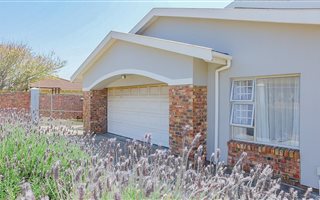 4 Bedroom House in Beverley Grove