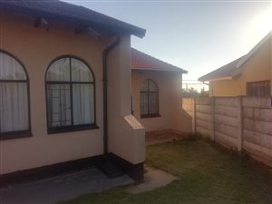 4 Bed House in Mackenzieville
