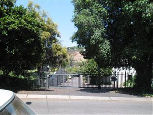 3 Bed Townhouse in Waterkloof Heights