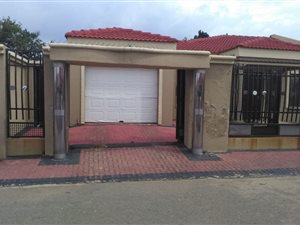 3 Bed House in Mofolo South