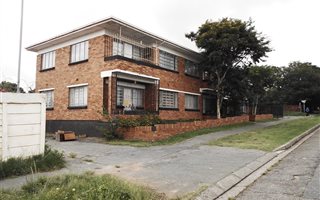 350 m² Commercial space in Kenilworth