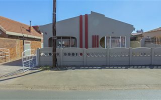 4 Bedroom House in Lenasia