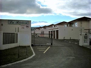 2 Bed Apartment in Strand Central