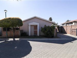 1 Bed Townhouse in Edenglen