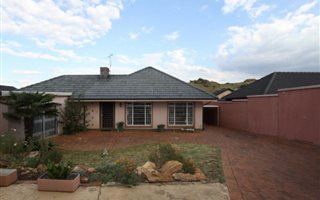 3 Bedroom House in Linmeyer