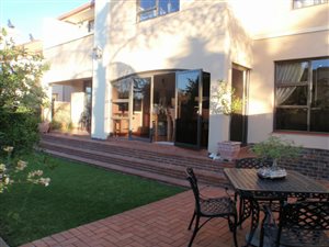 3 Bed Townhouse in Miravaal
