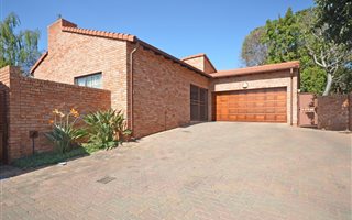 4 Bedroom Townhouse in Linden
