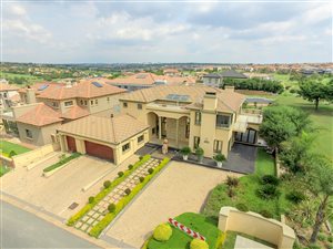 4 Bed House in Blue Valley Golf Estate