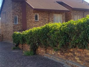 2 Bed Apartment in Zwartkop