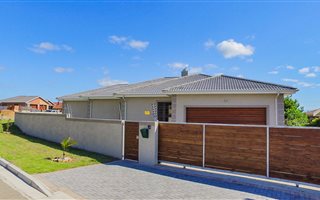 5 Bedroom House in Jeffreys Bay