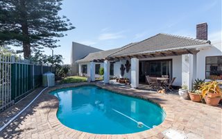 5 Bedroom House in Muizenberg