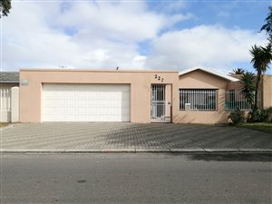 4 Bed House in Tygerdal