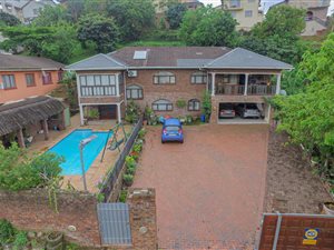 6 Bed House in Shallcross