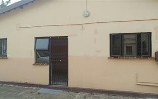 2 Bedroom House in Umhlatuzana
