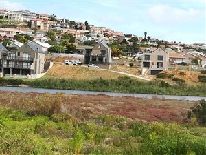 198 m² Land available in Hartenbos Heuwels