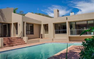 5 Bedroom House in Plattekloof
