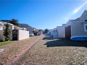 2 Bed Townhouse in Frogmore Estate