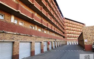 2 Bedroom Flat in Zwartkop