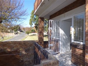 2 Bed Apartment in Rosettenville