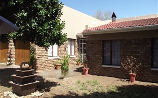 4 Bedroom House in Meedingsride