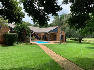 8544 m² Land available in Shere
