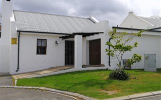 2 Bedroom House in Bredasdorp