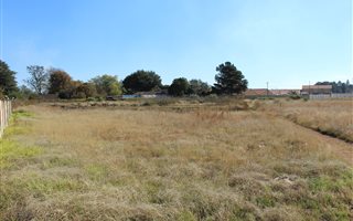 2442 m² Land available in Kookrus