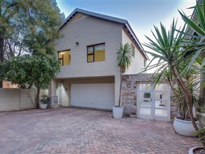 4 Bed House in Douglasdale