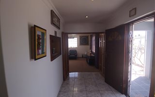 4 Bedroom House in Pelikan Park