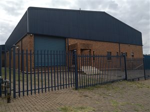 1350 m² Commercial space in Monavoni