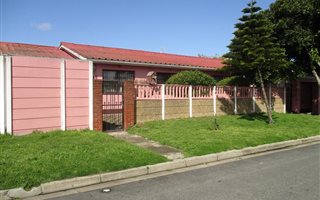 4 Bedroom House in Matroosfontein