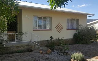 3 Bedroom House in Graaff Reinet
