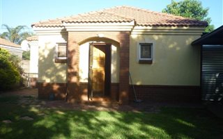 2 Bedroom House in Eloffsdal