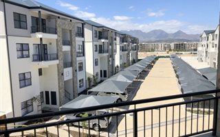 1 Bedroom Apartment in Paardevlei