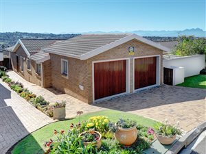 3 Bed Townhouse in Protea Valley