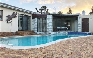 4 Bedroom House in Sunridge