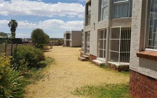 2 Bedroom Townhouse in Uitsig