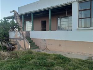 5.7 ha Farm in Cape Road Industrial