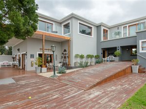 17 Bed House in Knysna Central