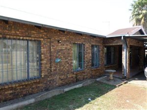 3 Bed House in Estera