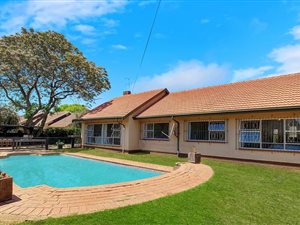 4 Bed House in Edelweiss