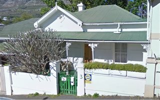 2 Bedroom Garden Cottage in Gardens