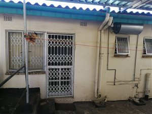 1 Bed Garden Cottage in Westcliff