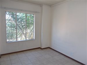 2 Bed Apartment in Rooihuiskraal North