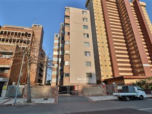 2 Bed Apartment in Amanzimtoti