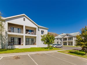2 Bed Apartment in Admirals Park
